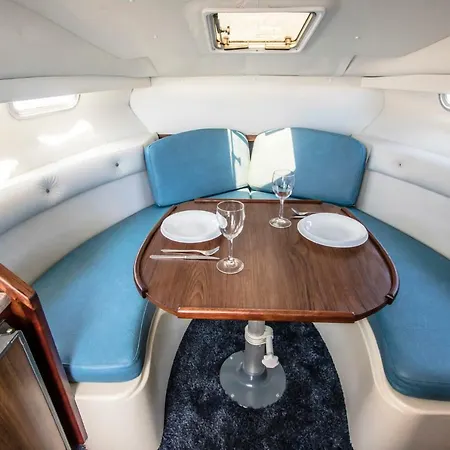 Cozy Boat To Unwind By The Ocean Botel *