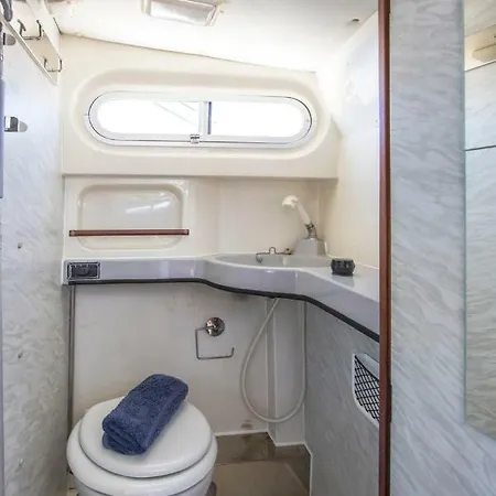 Cozy Boat To Unwind By The Ocean *