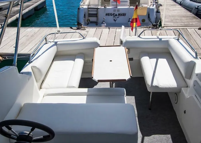 Botel Cozy Boat To Unwind By The Ocean