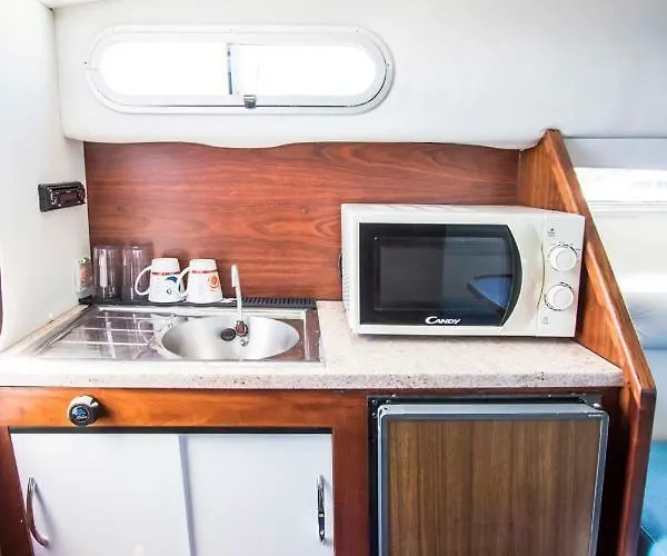 Cozy Boat To Unwind By The Ocean