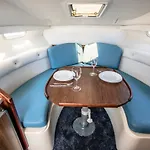 Cozy Boat To Unwind By The Ocean Bådhotel *