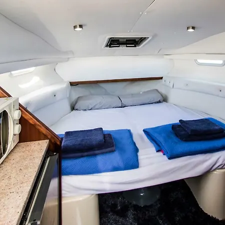 Ботель Cozy Boat To Unwind By The Ocean *