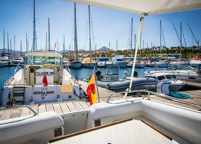 Cozy Boat To Unwind By The Ocean 船屋