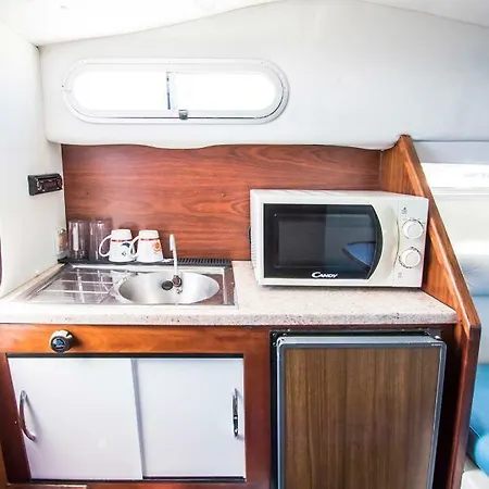 Cozy Boat To Unwind By The Ocean