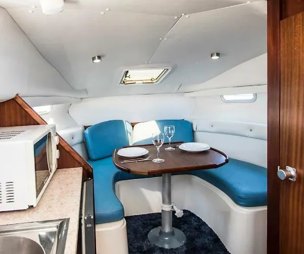 Cozy Boat To Unwind By The Ocean Botel Puerto Calero